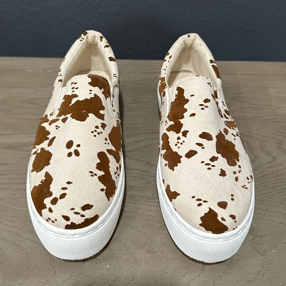 Qupid Brand Cow Print Slip On Platform Shoes, Women’s Size 7 - Picture 4 of 7